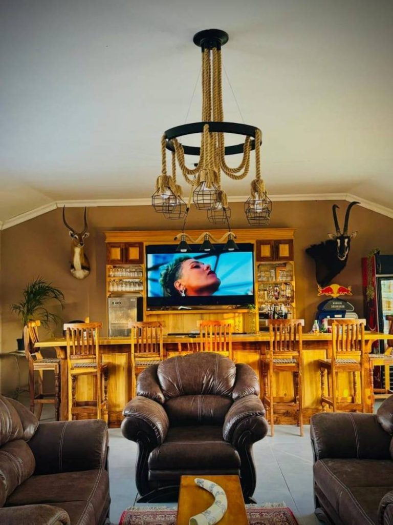 cradock lodge bar area